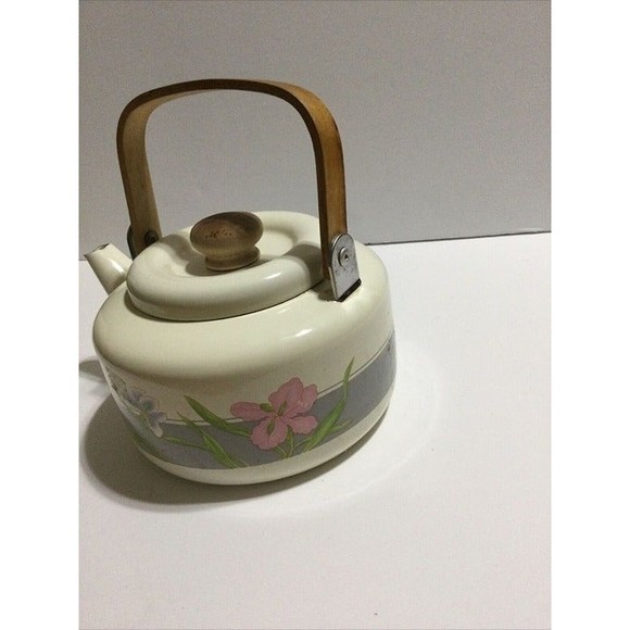 VINTAGE REFLECTIONS ENAMEL COOKWARE TEA KETTLES BEIGE WITH GRAY, AND BLUE & PINK - Picture 2 of 7